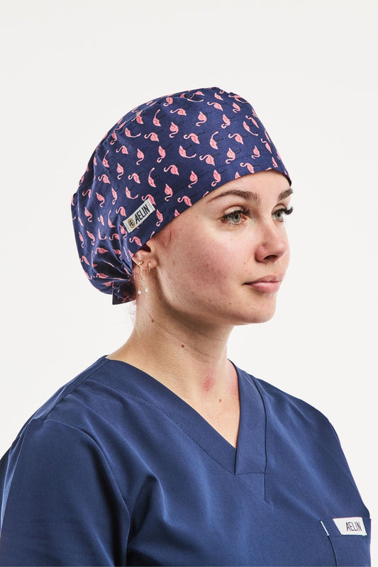 Chirurgen-OP-Haube – Marineblau mit Flamingomotiv bedruckt – Bedeckend